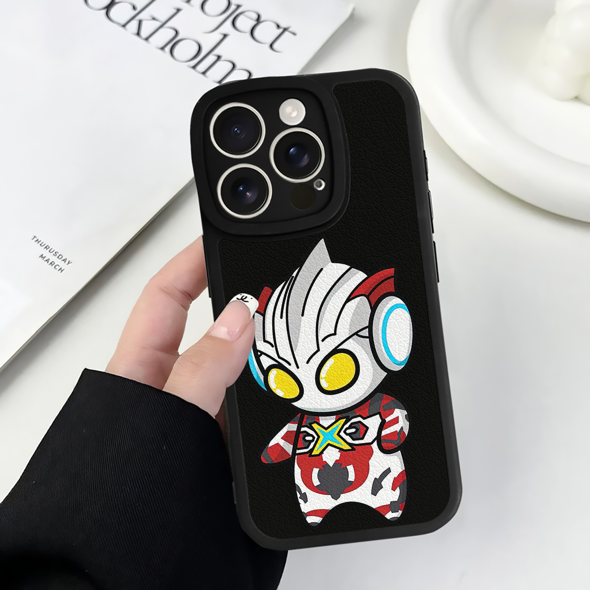 （画像用） ウルトラマン Ultraman 【iPhone 16シリーズ対応】シリコンスマホケース（レザー調） 材質：シリコン